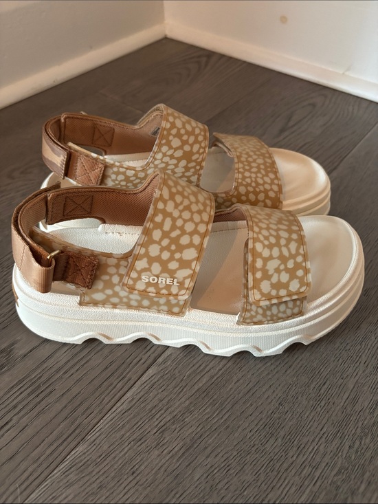 Sorel Shoes - Sorel Women’s Tan and White Speckle Platform Sandals